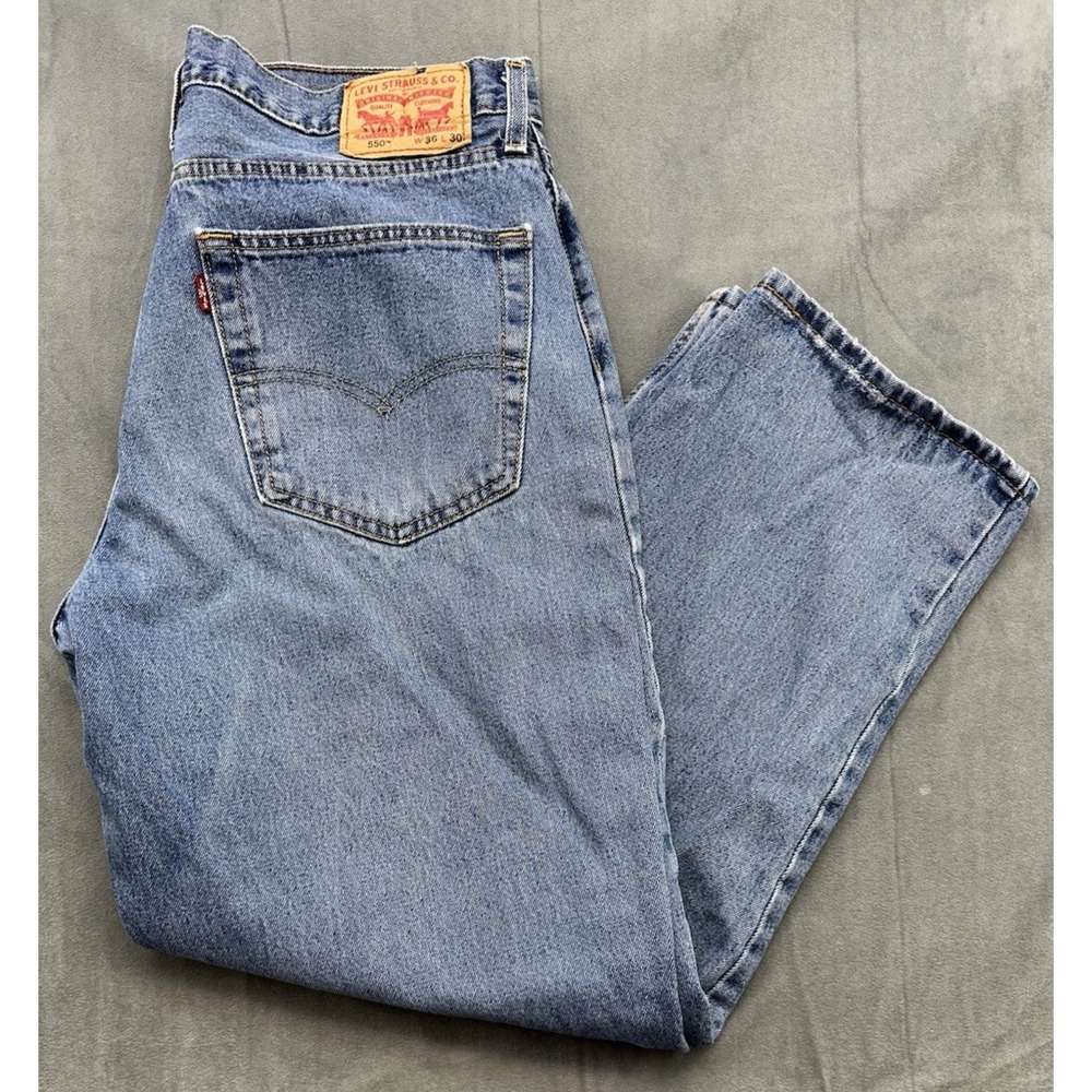 Levis 550 Blue Jeans Relaxed Fit Medium Wash Mens 36x30 Cotton RUNS SMALL